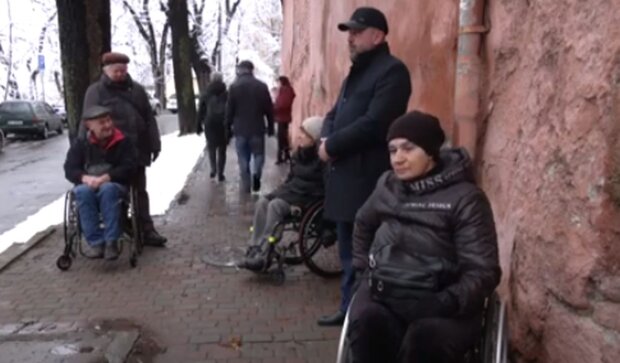 Люди з інвалідністю. Фото: скріншот YouTube-відео