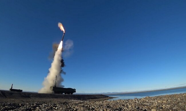 Лукашенко розгорнув "Орешник" - Київ та інші області терміново попередили