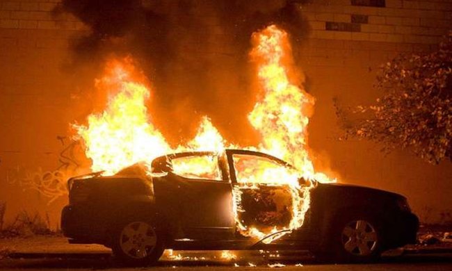 Автомобиль в огне, фото: Главком