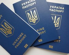 Заграничный паспорт Украины, фото: www.unn.com.ua