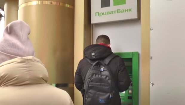 Банкомат ПриватБанка. Фото: скриншот YouTube-видео