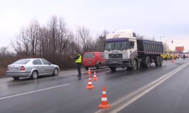 На Буковине произошла масштабная авария. Фото: скриншот Youtube-видео