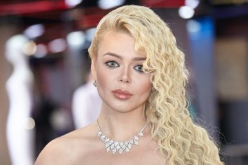 Можно принять за школьницу: Алина Гросу удивила фанатов скромным образом (фото)