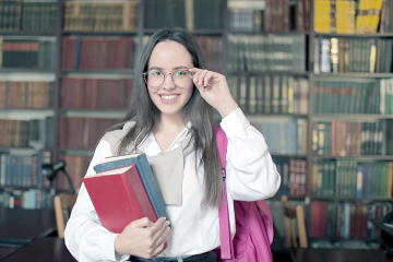 9 серпня - останній день, щоб підтвердити зарахування в ВНЗ. Фото: YouTube