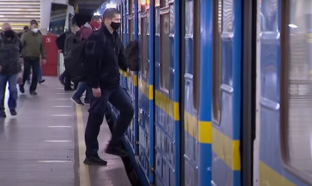В Киева введут ограничения в метро. Фото: Факты, скрин