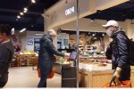 Украинцы в масках. Фото: Youtube