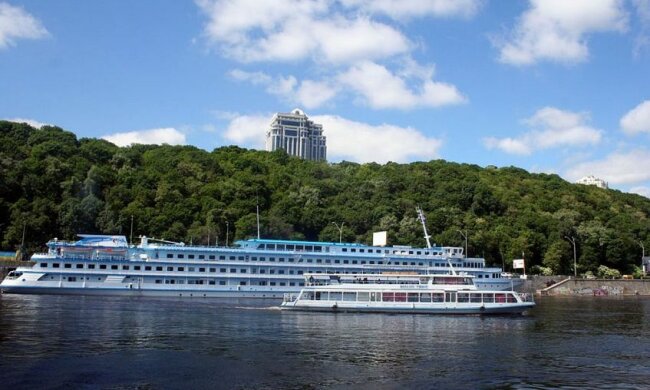 Прокатиться по Днепру на теплоходе: в Киеве открылся речной порт, сколько стоит отдых