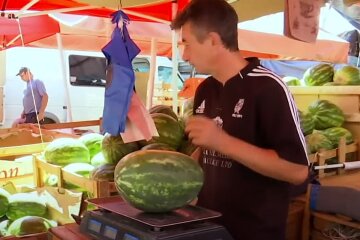 Кавуни на ринку, фото: youtube.com