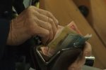 Тысячи украинцев обязали вернуть соцвыплаты. Фото: скриншот YouTube