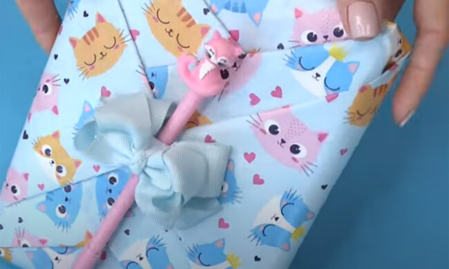 Подарок. Фото: youtube.com