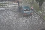 Это надо увидеть! Трассу Житомир-Бердичев завалило толстым слоем града