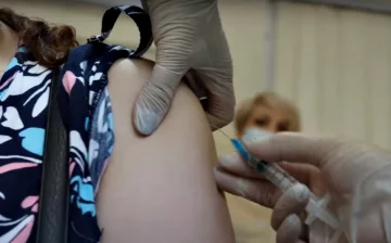 Вакцинація. Фото: скріншот YouTube-відео.