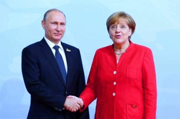 Путин и Меркель. Фото: скриншот YouTube