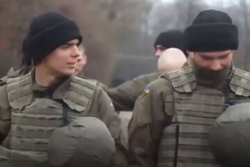Військовослужбовці. Фото: скріншот YouTube-відео