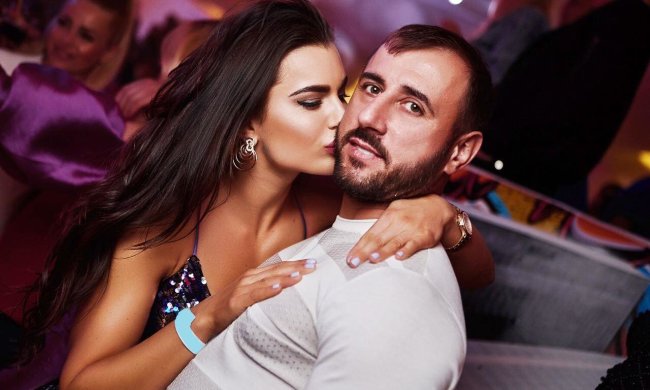 Появилось видео, на котором жена депутата по полной "отрывается" в кровати