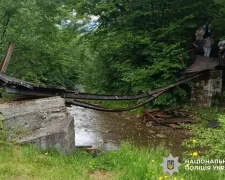 Обвал підвісного мосту на Буковині, де постраждали діти