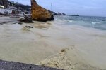 Екологічна катастрофа в Одесі: нафтові плями покрили море