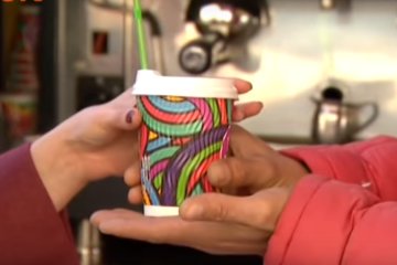 В Киеве закроют все уличные киоски с кофе и шаурмой. Фото: скриншот YouTube