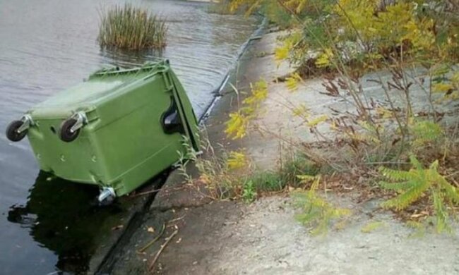 Главную реку Украины загадили за ночь, киевляне бурно отреагировали: "Запихнуть в контейнер и пусть плывут"