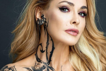 В нежном халатике и озорными кучеряшками: Ольга Сумская завела сеть своим "интересным" образом