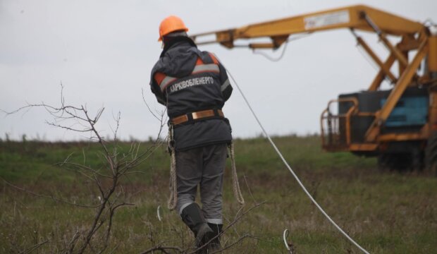 Зі світлом все погано: Укренерго попередило які відключення чекають на українців в понеділок