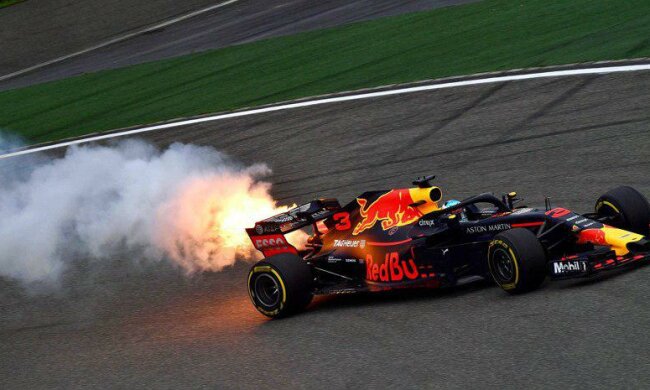 Умер легенда Формулы-1: не стало Ники Лауды. Его называли «гением механики»