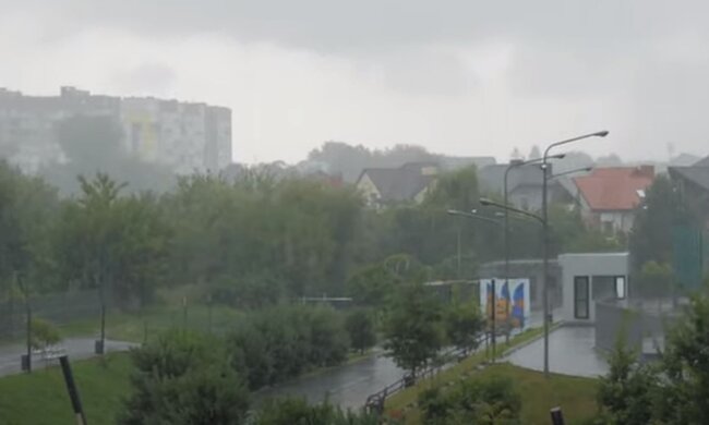 Влітку дощ. Фото: скріншот YouTube-відео