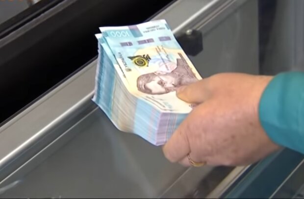 Деньги. Фото: скриншот YouTube-видео