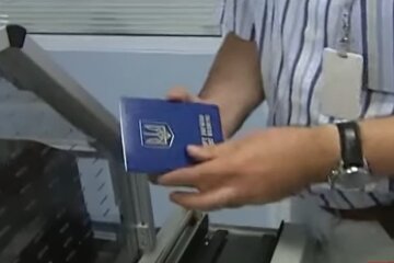Оформление загранпаспорта. Фото: скриншот Youtube-видео