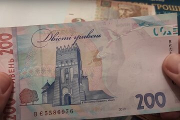 Гроші. Фото: YouTube, скрін