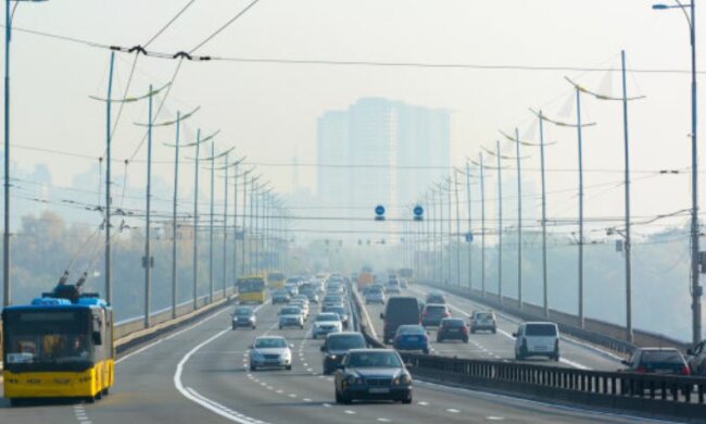 Водителям в Киеве опять не повезло, перекроют дорогу: придется ехать в объезд, схема