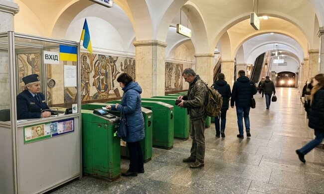 київ метро пасажири турнікет проїзд