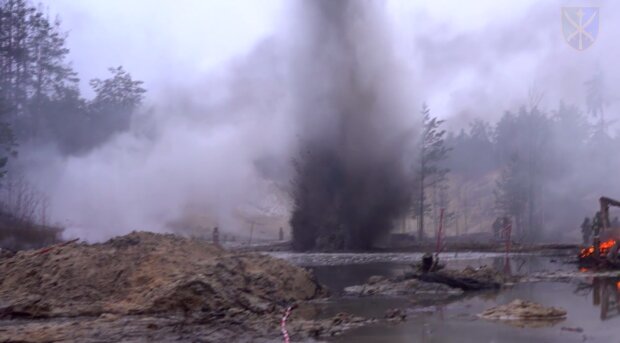 Вибухи, вистріли дим. Фото: скриншот Youtube-відео
