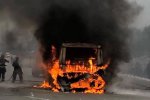 В Киеве утром в будний день, неизвестный решил устроить киевлянам форс-мажор опоздания и поджечь маршрутку у одной из станций метро