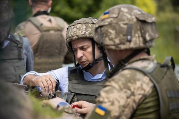 У Зеленского рассказали о всеобщей мобилизации и срочном наступлении на Донбассе