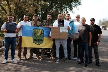 Фонд «Надежда», Валерий Дубиль, Вита Присяжнюк и Николай Томенко доставили на восток РЭБы, средства питания и связи