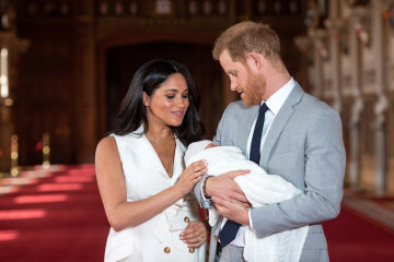 Герцоги Сассекские поделились кадрами с крестин сына