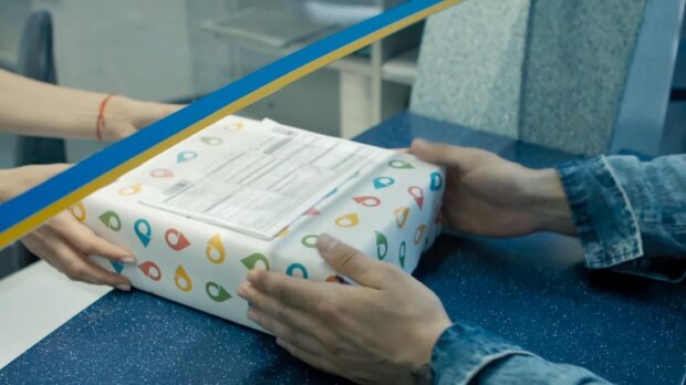 Посилки від Укрпошти почнуть видавати навіть в аптеках та на АЗС. Фото: Telegram