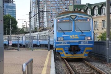 "Укрзализныця" запустила новые рейсы. Фото: скрин youtube