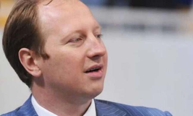 Обшуки, арешти та міфічні борги: за що насправді б'ються власники відомих фармацевтичних брендів