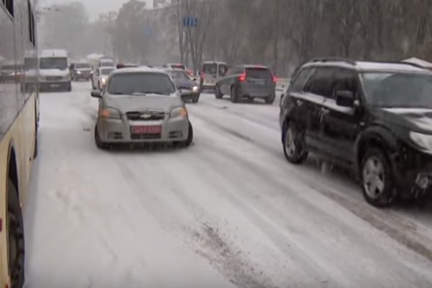 Ад на дорогах: украинцев предупредили о проблемах с транспортом, подробности