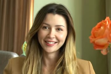 Анна Заворотнюк. Фото: скриншот YouTube