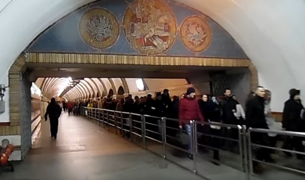 Станция метро "Золотые ворота" фото: скриншот с youtube