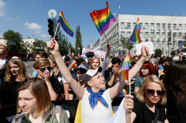 Против ЛГБТ с молитвой: что происходит накануне парада, фото, видео