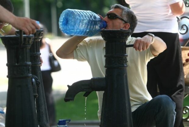 Не вздумайте это пить: в Киеве проверили воду - показатели зашкаливают