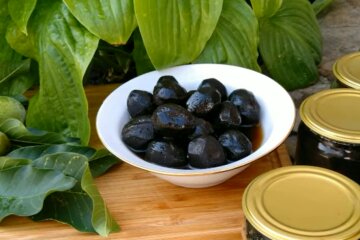 Рецепт вкуснейшего варенья из зеленых грецких орехов. Фото: YouTube