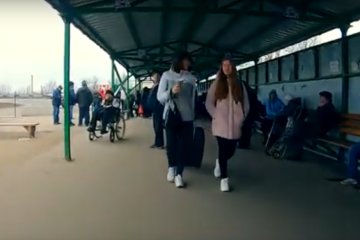 Пункт пропуска в Станице Луганской, скриншот YouTube