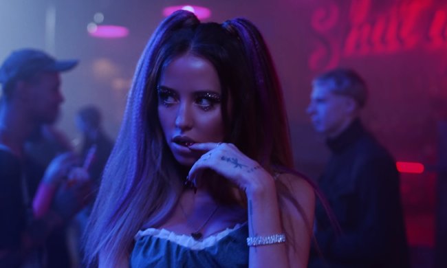 Надя Дорофеева, кадр из клипа группы "Время и Стекло" - "ЛОХ"