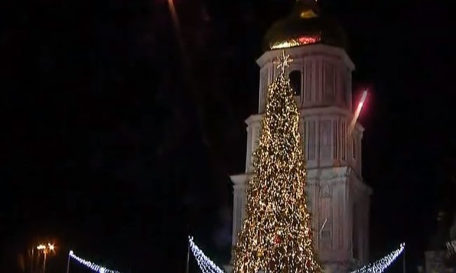 Салют, фейерверк. Новый год, елка. Киев. Фото: скрин ТСН