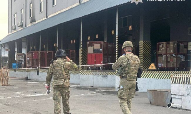 Взрыв посылки при осмотре в Киеве: полиция на месте происшествия